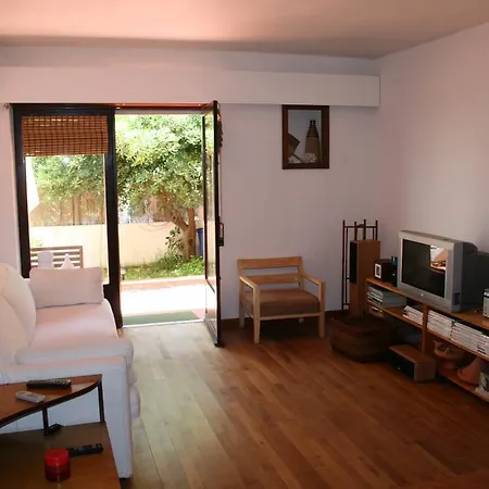 Apartment At The Beach With A Private Garden Carcavelos (Lisbon)
