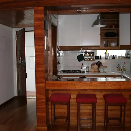 At The With A Private Garden Apartamento Carcavelos (Lisbon)